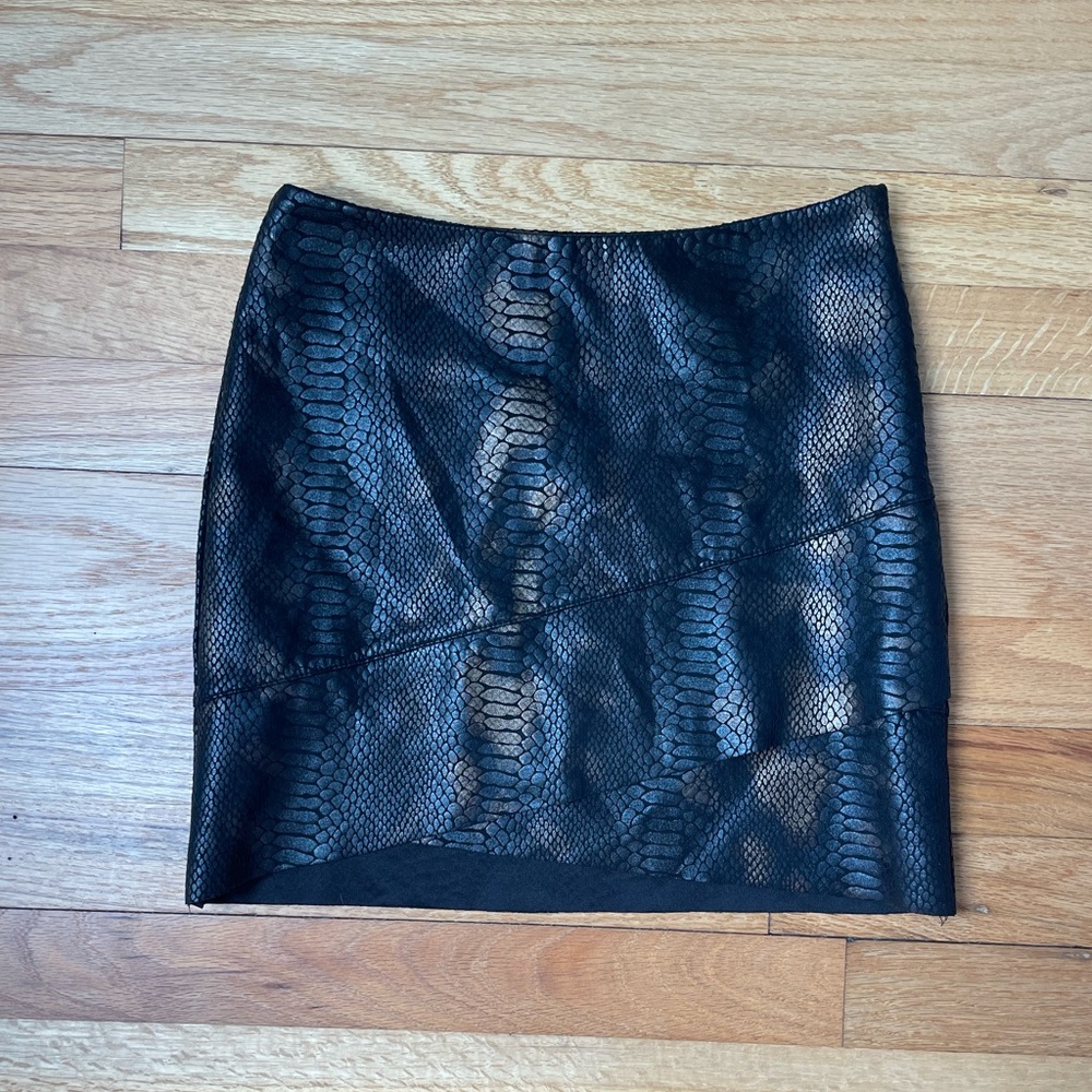 Elegant Black/Brown Snakeskin Pencil Skirt